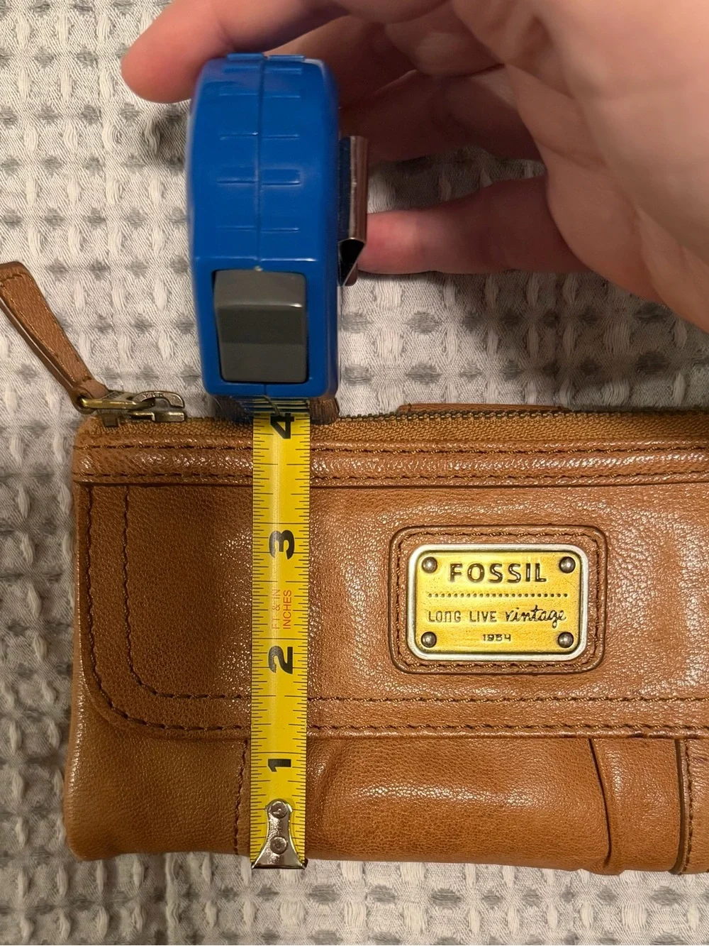 Vintage Fossil Wallet… Neutral Tan color!! Full size, great storage!